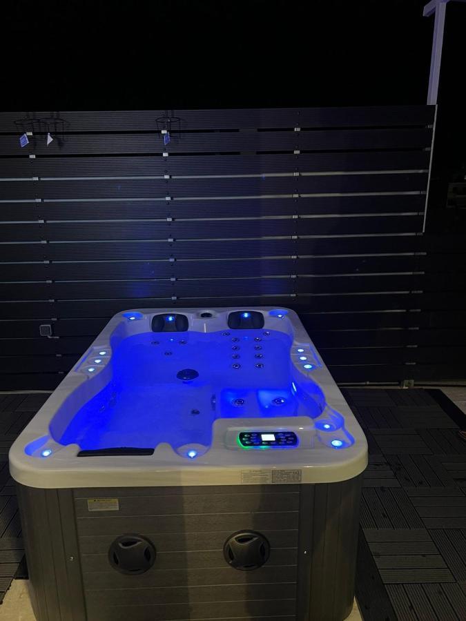 Loft Spa Greece - Enjoy Our Jacuzzi กาลามาตา ภายนอก รูปภาพ