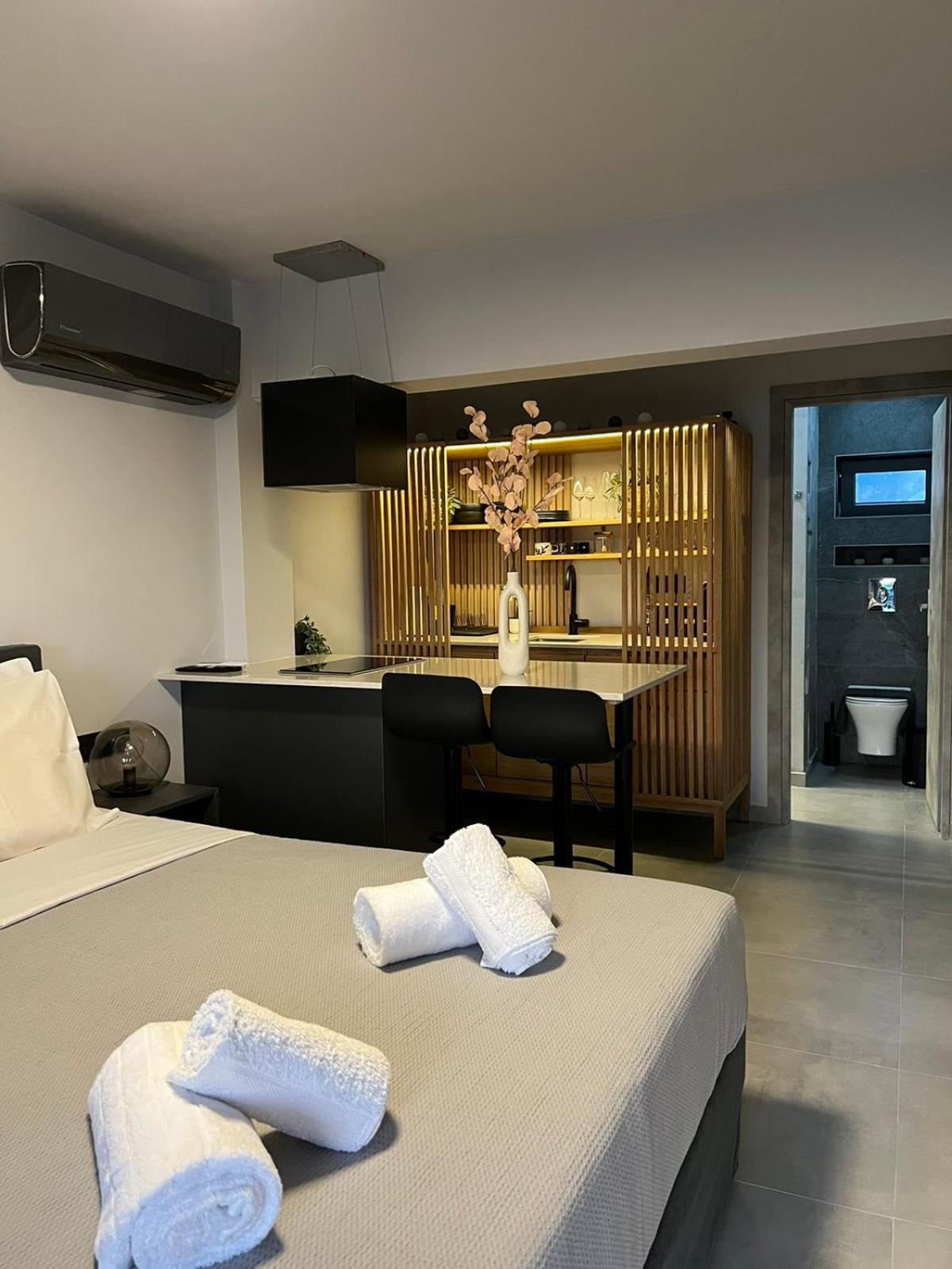 Loft Spa Greece - Enjoy Our Jacuzzi กาลามาตา ภายนอก รูปภาพ